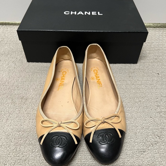 💯 AUTHENTIC Chanel Beige Camel Black Cap Toe Ballet Ballerina Flats 37.5 - Picture 3 of 6